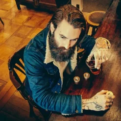 Viiksivaha Booze and Baccy